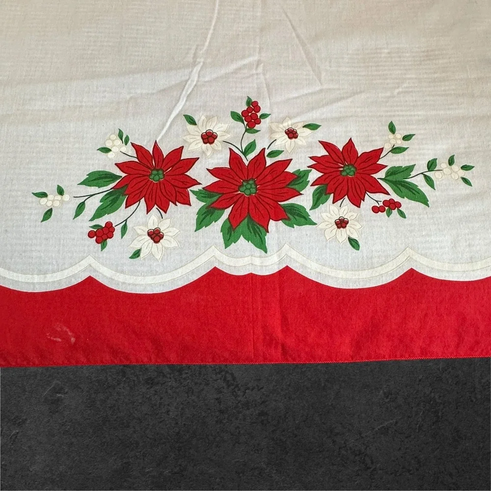 Vintage‎ Christmas Tablecloth 78x60 Red White Poinsettia Print Holiday Rectangle